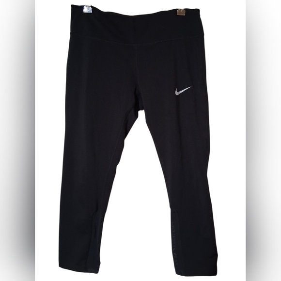 EUC - NIKE - Dri Fit Capri Cropped Black Yoga Workout Leggings - Women Medium - Picture 3 of 14